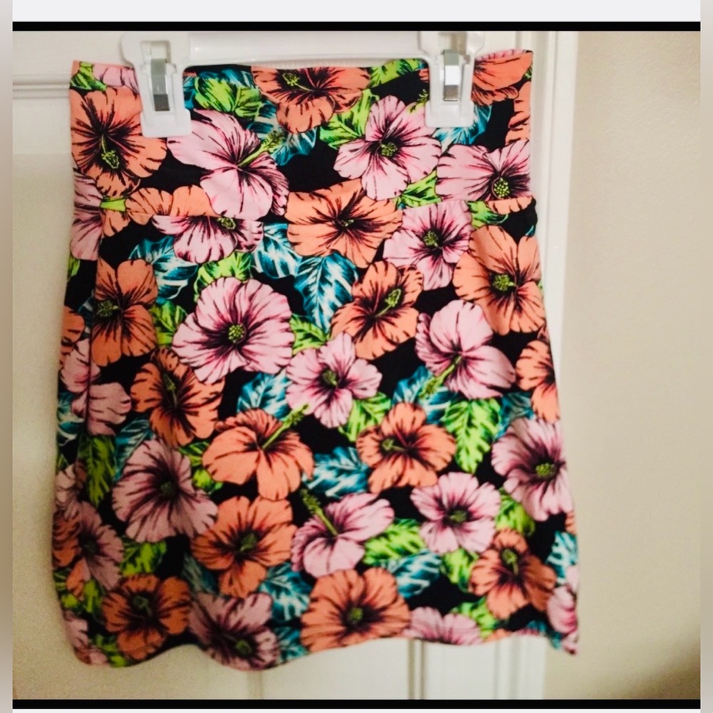 🏷️VS PINK FLORAL MINI SKIRT